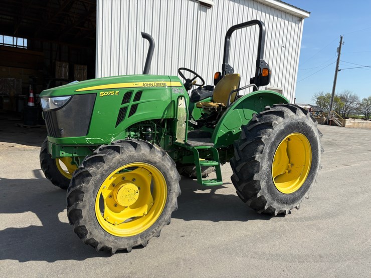 john-deere-5075e-image-2