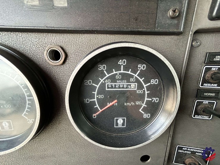 2005-kenworth-t300-image-78