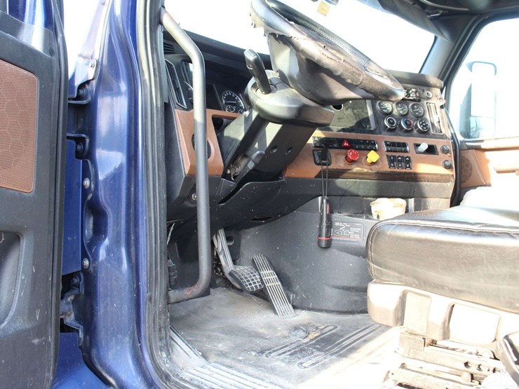 2018-freightliner-cascadia-126-image-59