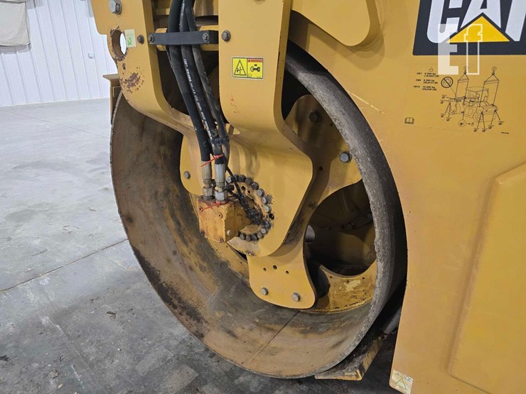 2017-caterpillar-cb10-image-11