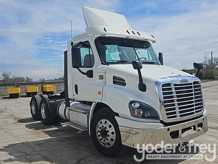 2017-freightliner-cascadia-113-image-2