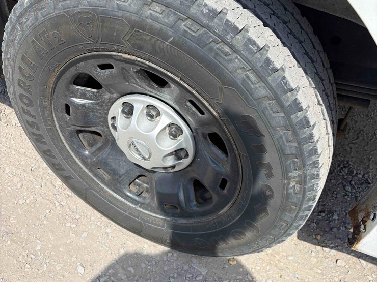 2012-nissan-nv2500-image-8