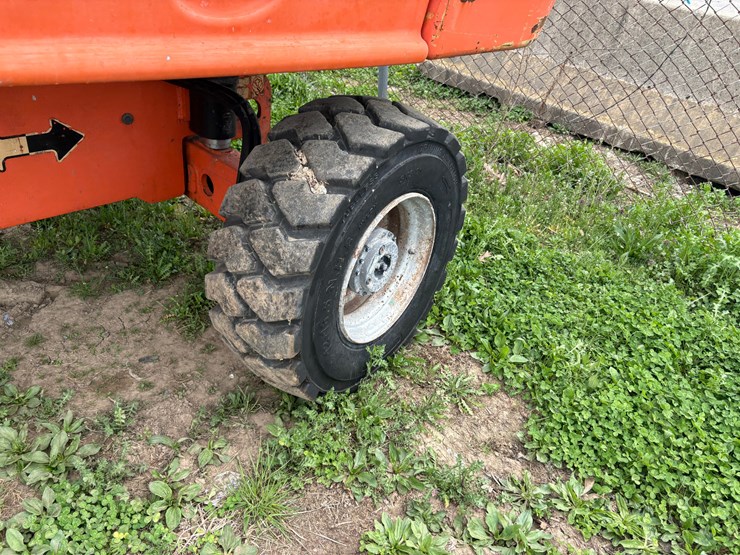 2014-jlg-400s-image-6