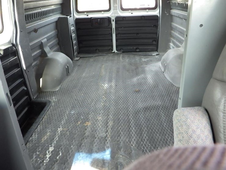 2003-chevrolet-3500-image-32