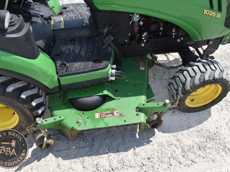 2017-john-deere-1025r-image-27
