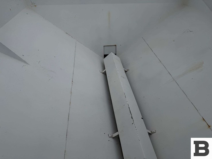 willmar-high-lander-fertilizer-spreader-image-28