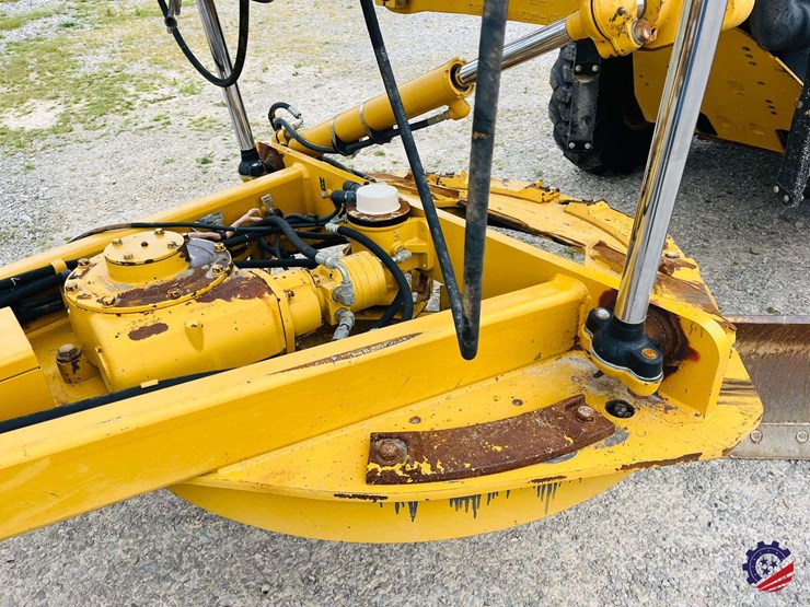 2010-caterpillar-120m-image-34