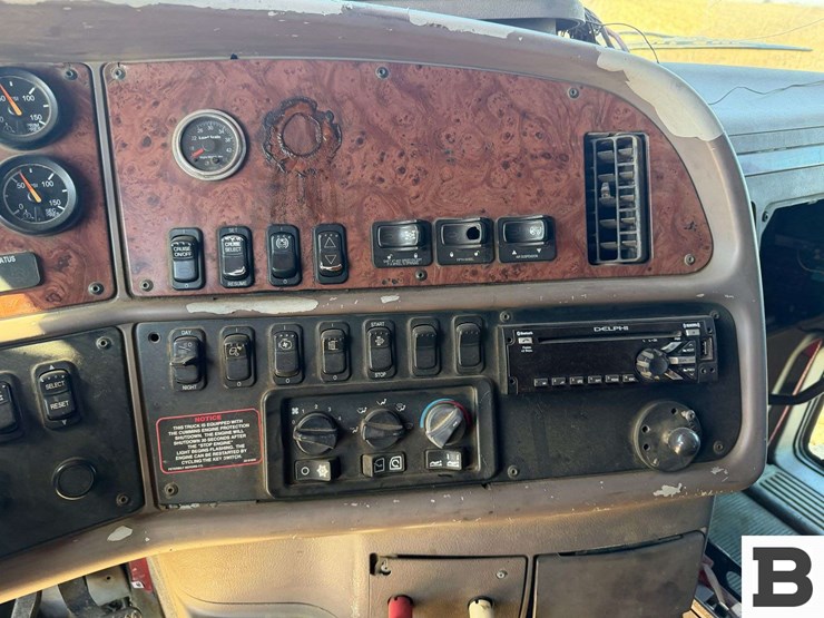2008-peterbilt-387-image-44