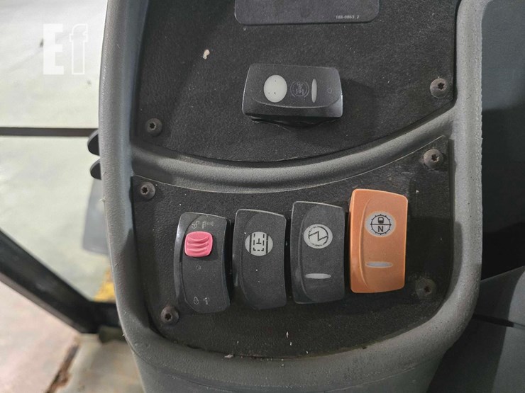 2005-caterpillar-420d-it-image-23