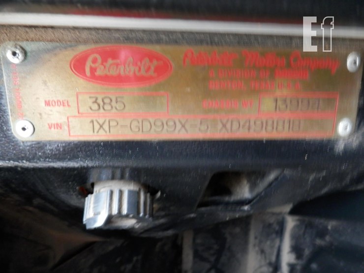 1999-peterbilt-385-image-14