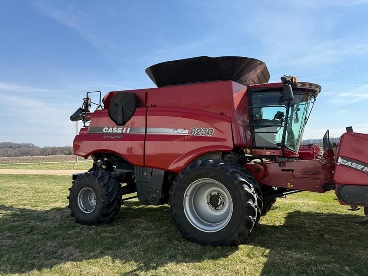 2014-case-ih-8230-image-11