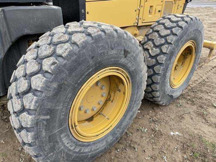 2018-caterpillar-12m3-awd-image-10