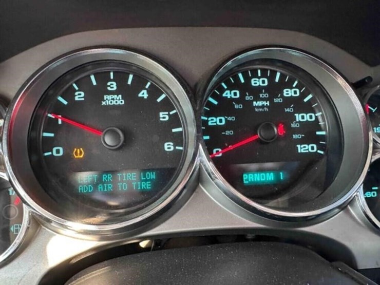 2011-chevrolet-2500-image-31