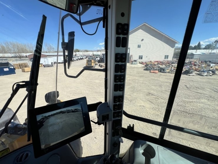 2023-volvo-l70h-wheel-loader-image-40