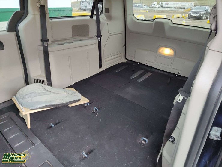 2012-dodge-grand-caravan-se-image-15