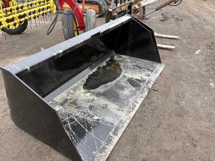 78in-snow/material-bucket-image-3