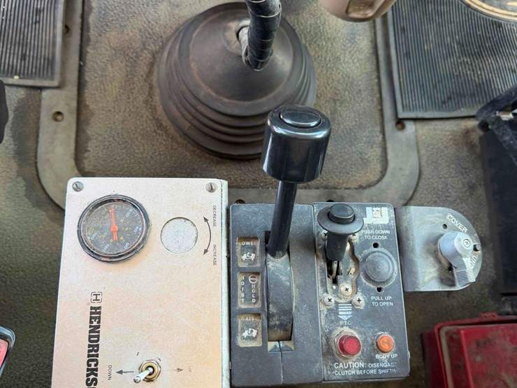 2007-mack-granite-gu713-image-28