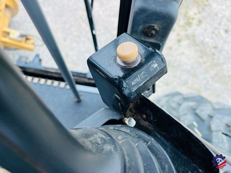 2010-caterpillar-120m-image-138