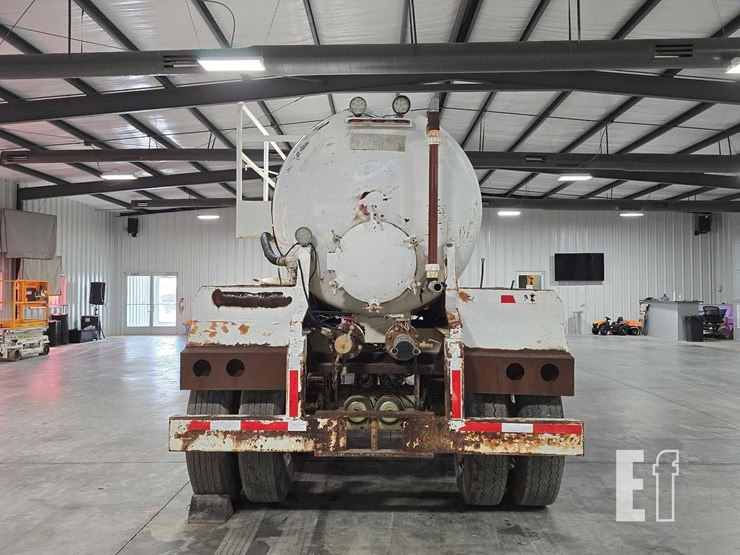 dragon-products-&-industries-vacuum-tank-trailer-image-8