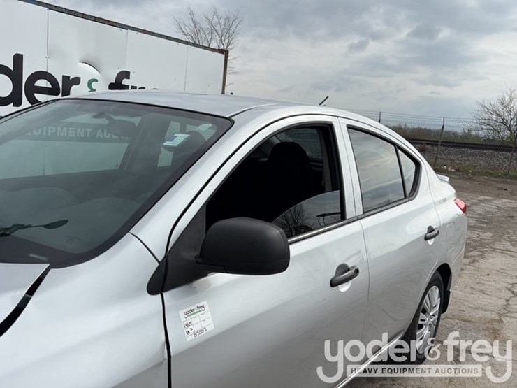 2015-nissan-versa-image-9