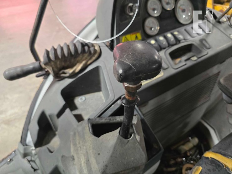 2008-caterpillar-416e-image-23