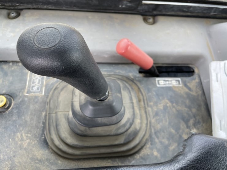 2013-komatsu-d65ex-17-image-31