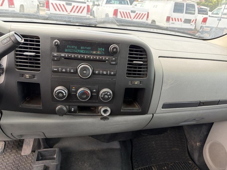 2012-gmc-sierra-2500-image-16