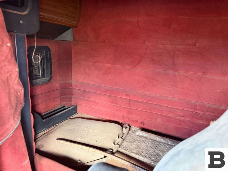 1995-peterbilt-378-image-45