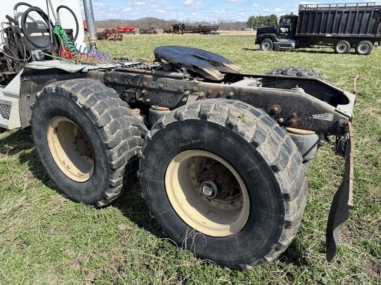 1996-peterbilt-385-image-10