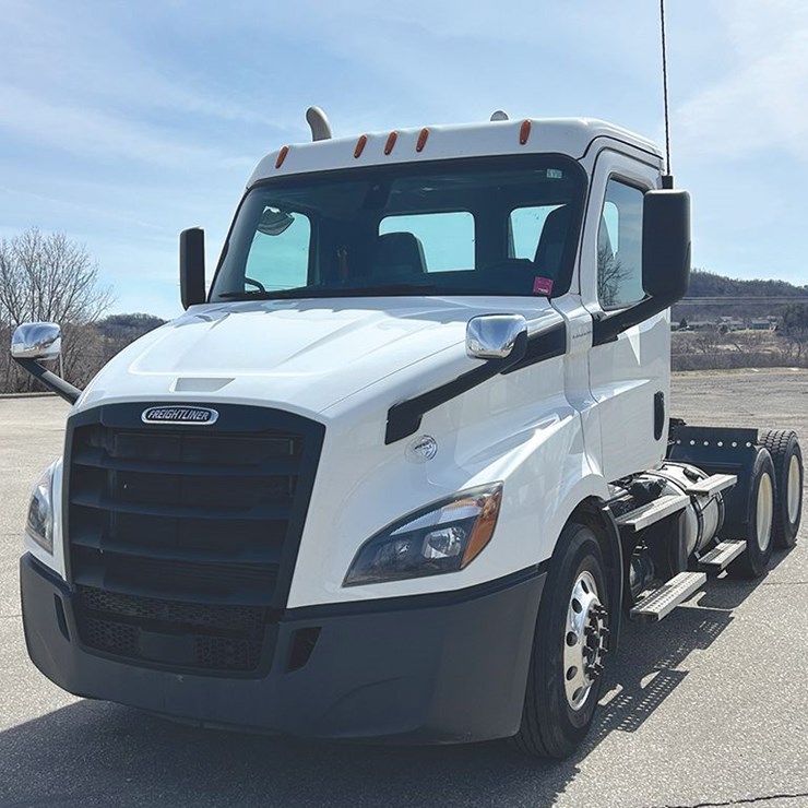 2020 FREIGHTLINER CASCADIA 116