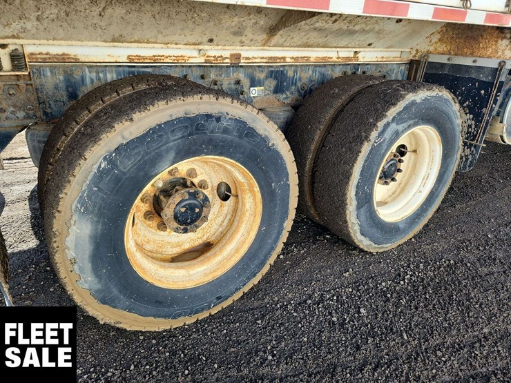 2004-peterbilt-330-image-30