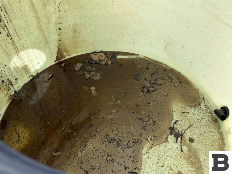 1550-gallon-round-poly-fertilizer-tank-image-4