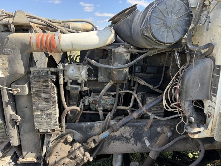 1996-peterbilt-385-image-22