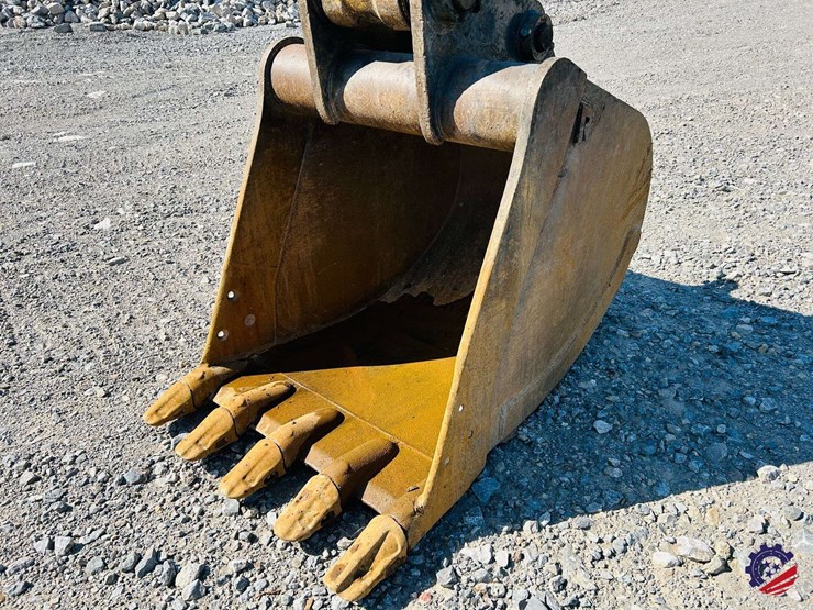 2015-komatsu-pc210-lc-image-72