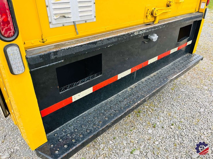 2009-gmc-savana-s/a-enclosed-roadside-service-truck-image-23