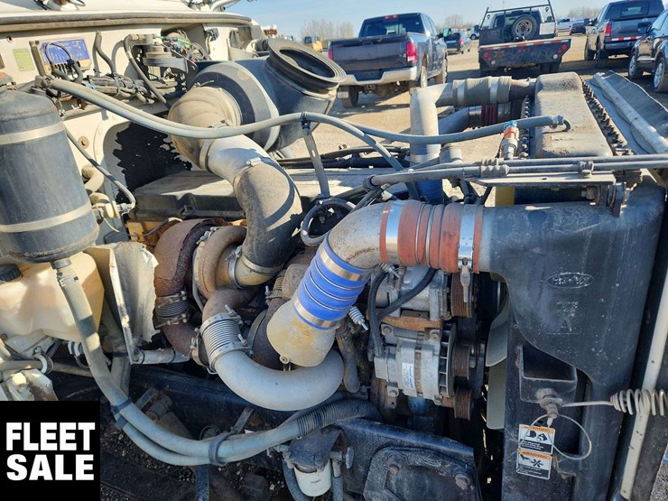 2005-peterbilt-385-image-23