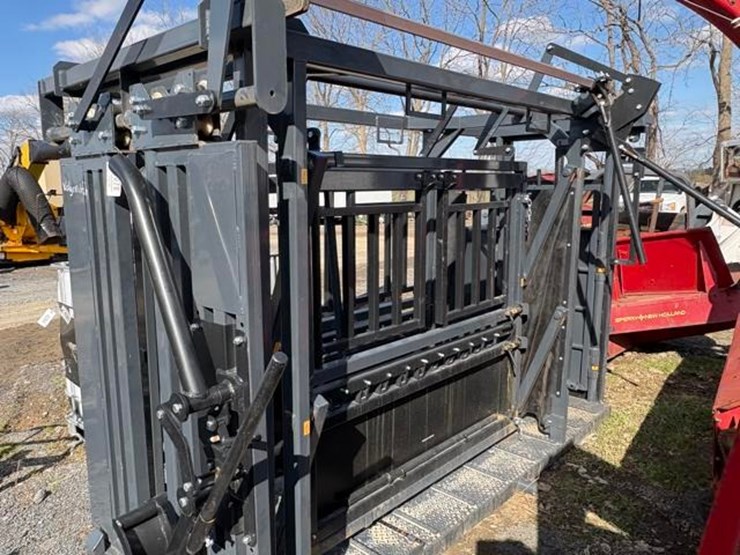 mechanical-squeeze-chute-image-1