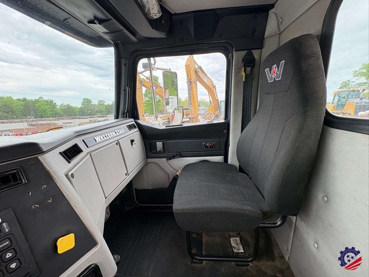 2019-western-star-4700-image-89