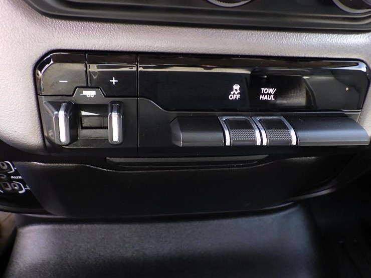 2019-dodge-1500-image-36