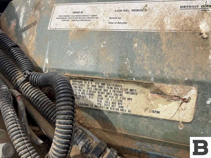 freightliner-tank-truck---non-running-truck-image-25