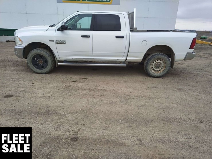 2017-dodge-2500-image-2