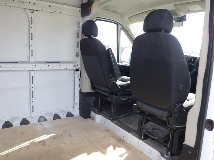 2018-dodge-3500-image-11