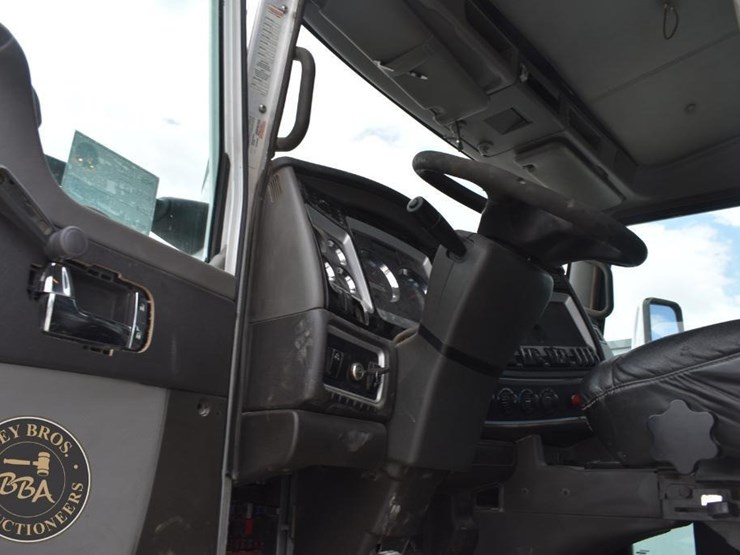 2014-kenworth-t660-image-27