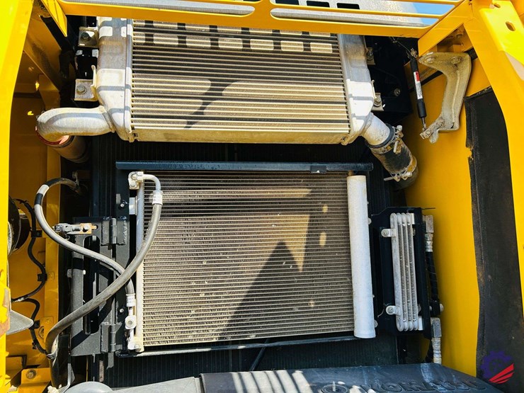 2015-komatsu-pc210-lc-image-36