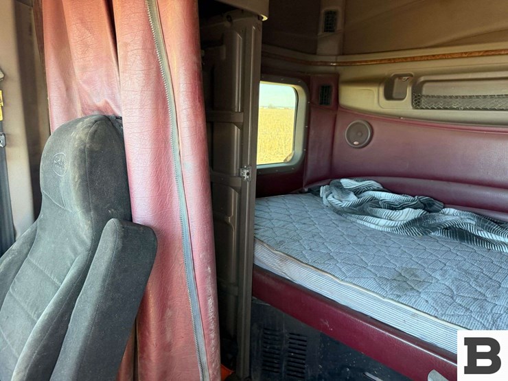 2008-peterbilt-387-image-47