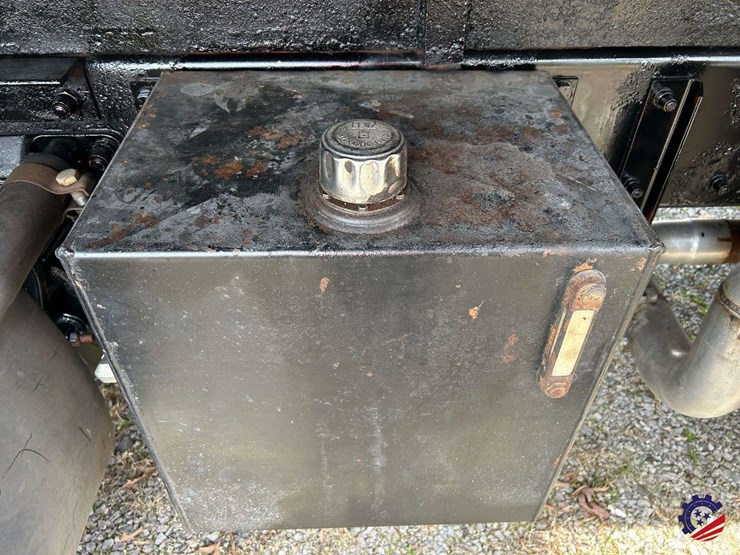 2005-kenworth-t300-image-47