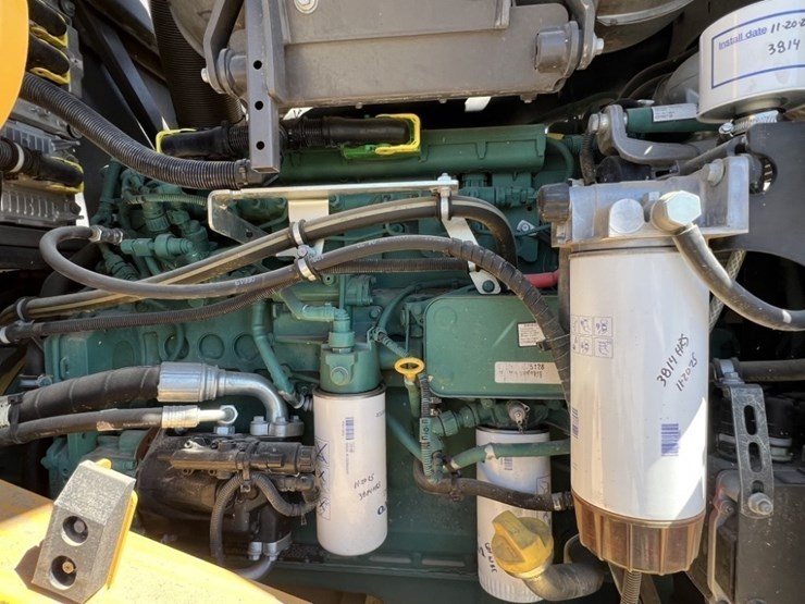 2023-volvo-l70h-wheel-loader-image-31