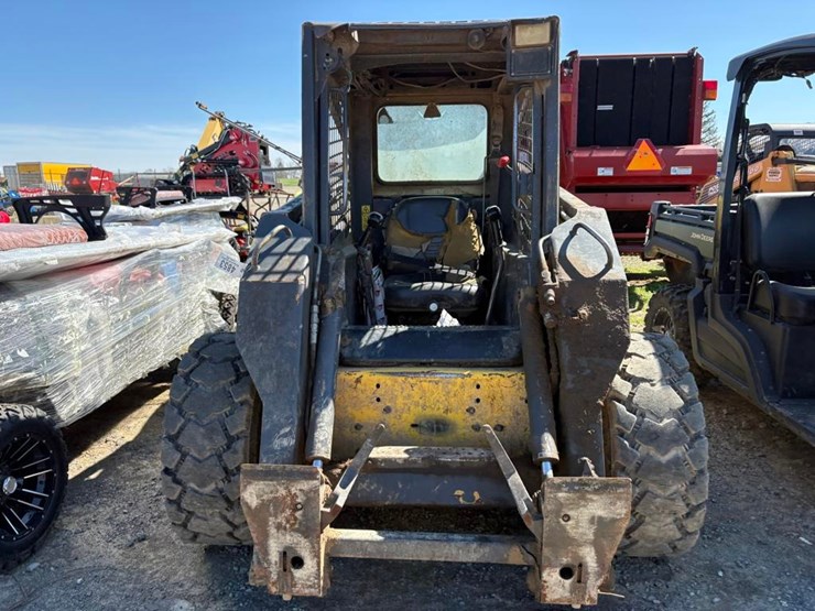 new-holland-l180-image-1