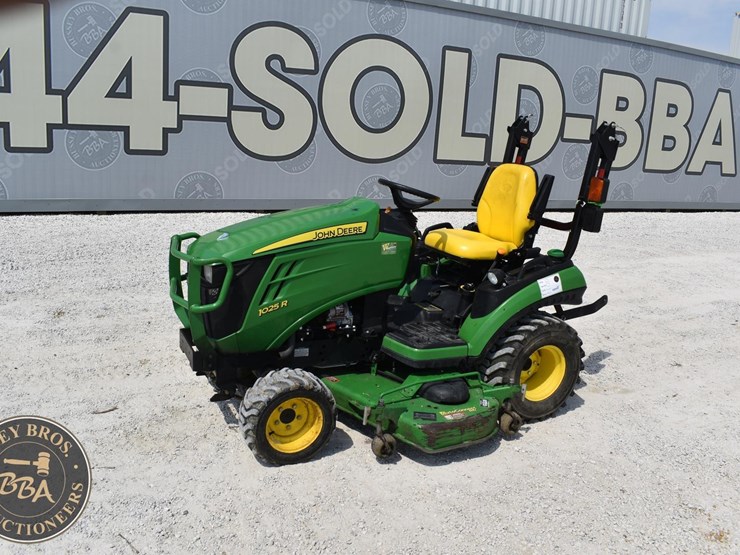 2017-john-deere-1025r-image-1
