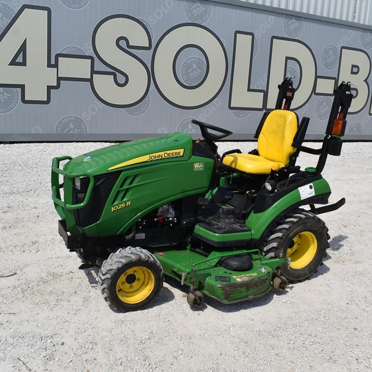 2017 JOHN DEERE 1025R